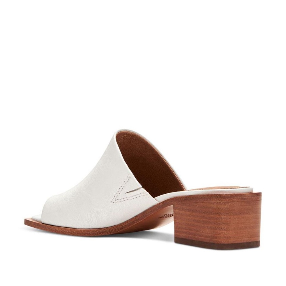 Gently worn, like new Frye Lucia Sandal